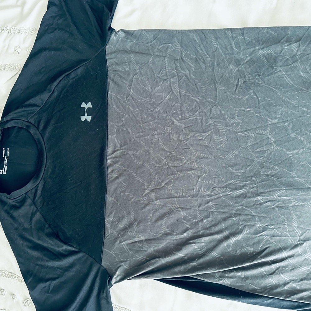Under Armour Men's Black & Gray Performance Shirt